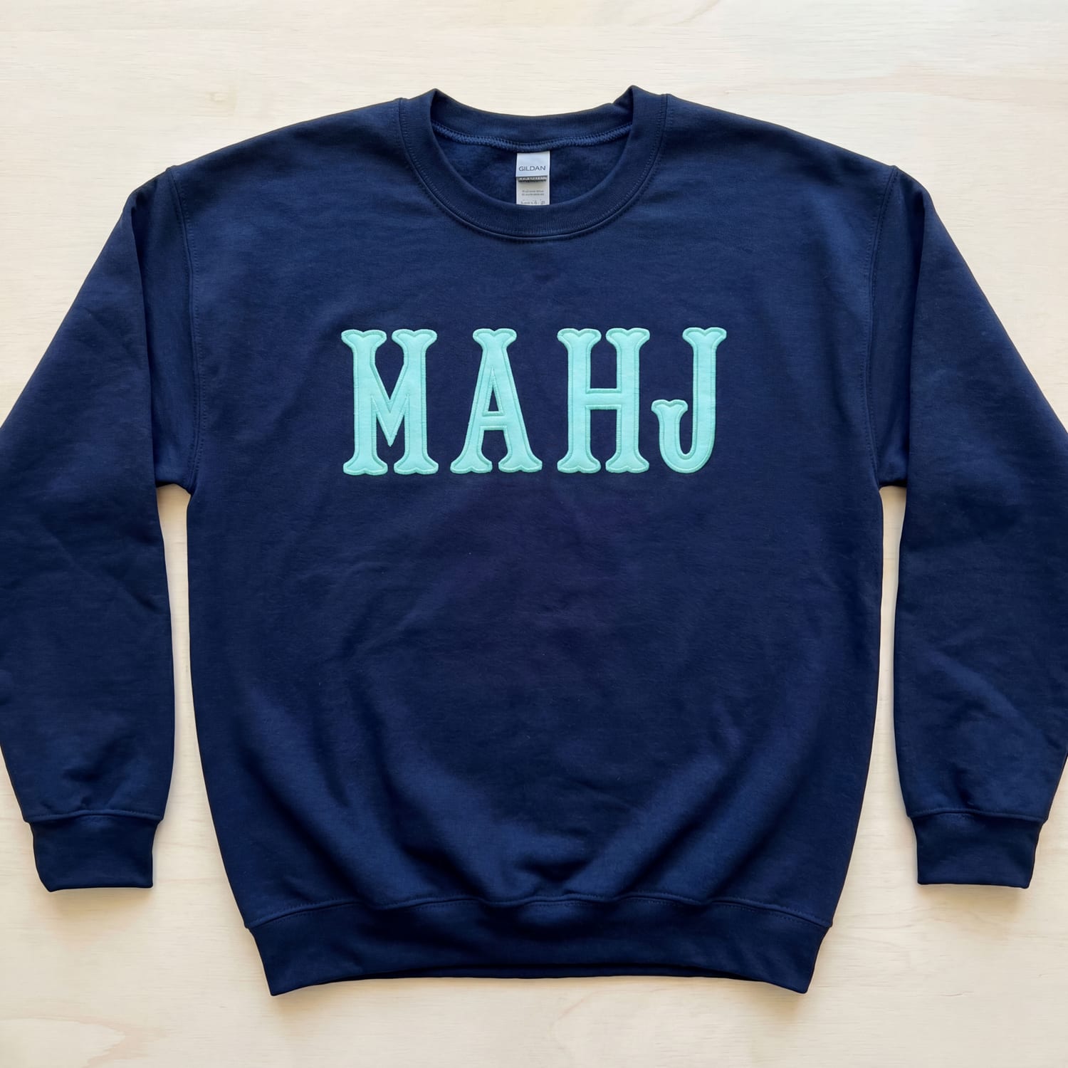 MAHJ applique crewneck (navy)